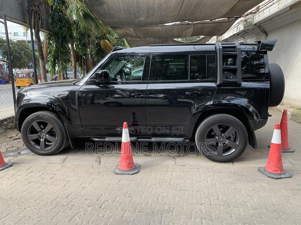 Land Rover Defender SE 2023 Black