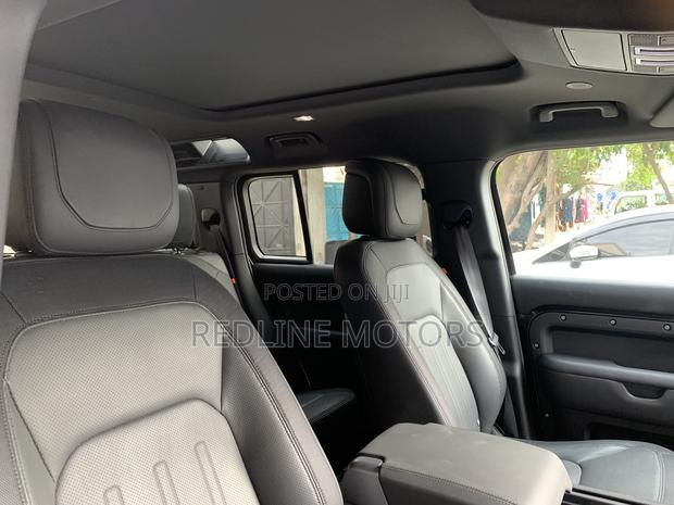 Land Rover Defender SE 2023 Black