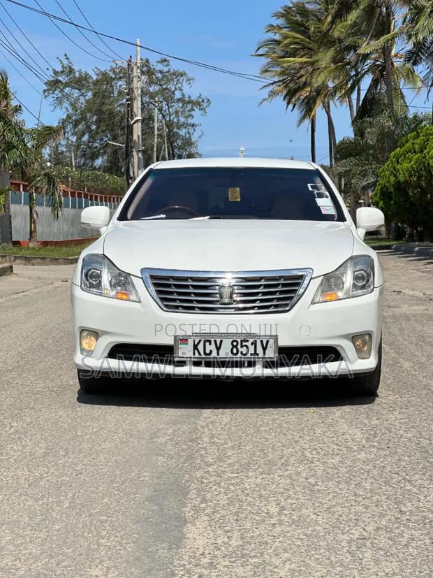 Toyota Crown 2013 Pearl