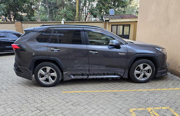 Toyota RAV4 Hybrid 2019 Gray