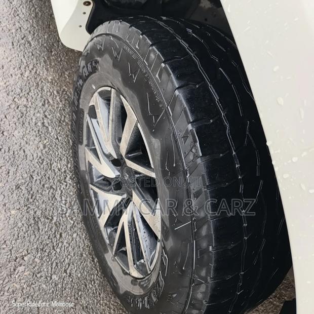 Toyota Land Cruiser Prado 2.8 2018 White