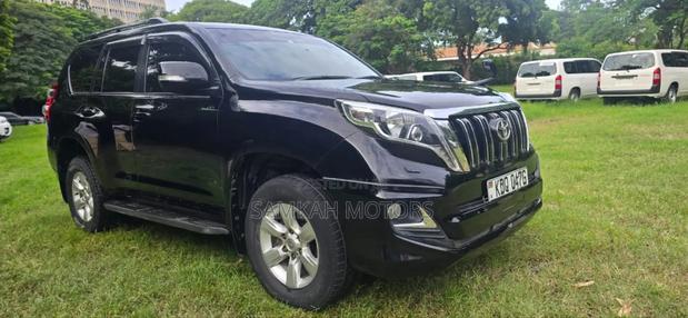 Toyota Land Cruiser Prado 2017 Black