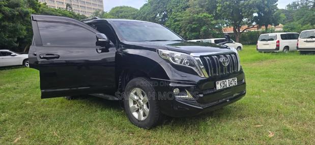 Toyota Land Cruiser Prado 2017 Black