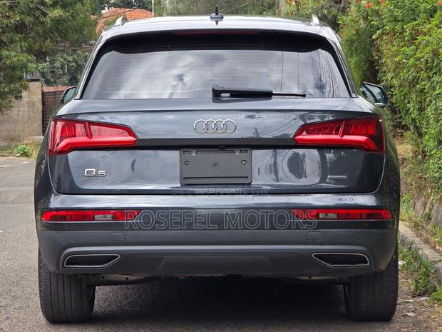 Audi Q5 2.0T Premium AWD quattro 2019 Gray