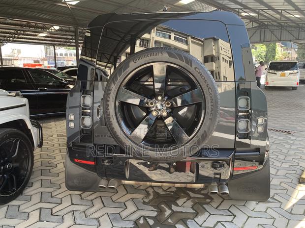 Land Rover Defender SE 2024 Black