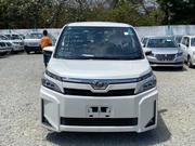 Toyota Voxy 2018 White for sale
