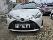 Toyota Vitz 2019 White for sale