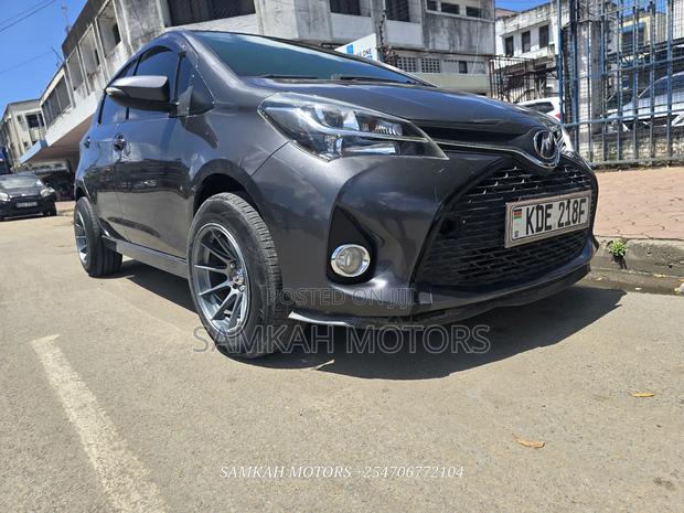Toyota Vitz 2015 Gray