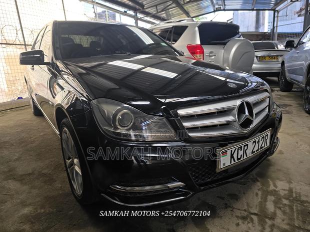 Mercedes-Benz C200 2012 Black