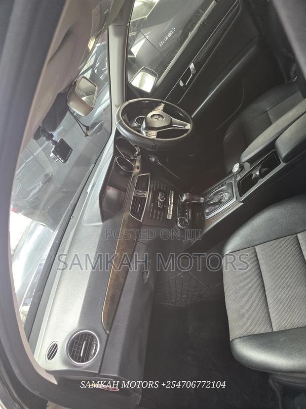 Mercedes-Benz C200 2012 Black