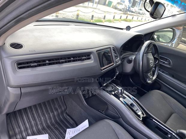 Honda Vezel 2018 Silver