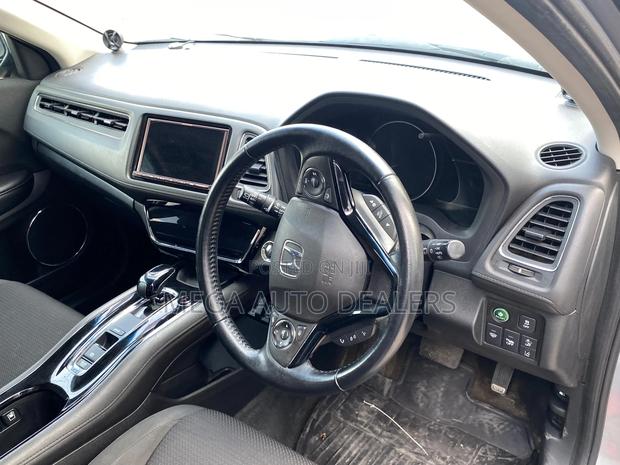 Honda Vezel 2018 Silver