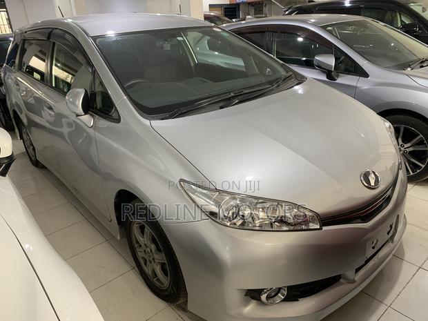 Toyota Wish 2018 Silver