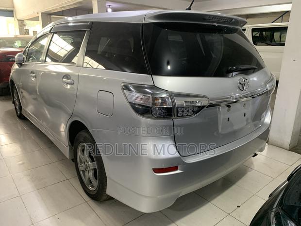 Toyota Wish 2018 Silver