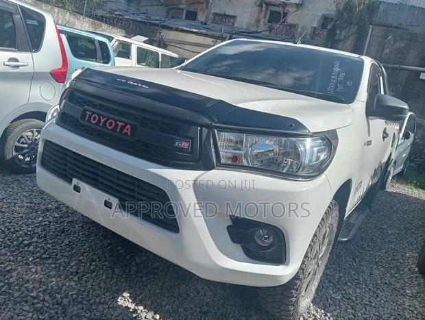 Toyota Hilux 2019 White