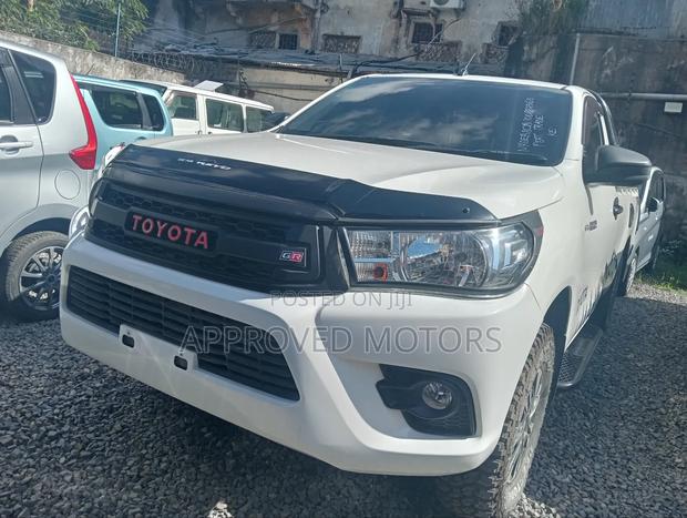 Toyota Hilux 2019 White