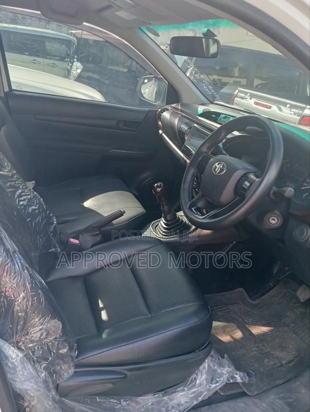 Toyota Hilux 2019 White