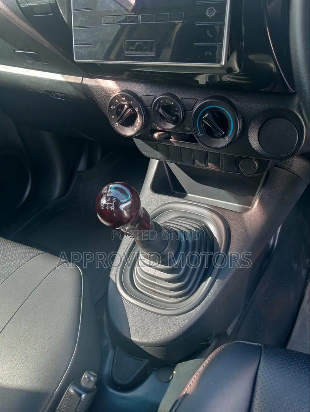 Toyota Hilux 2019 White