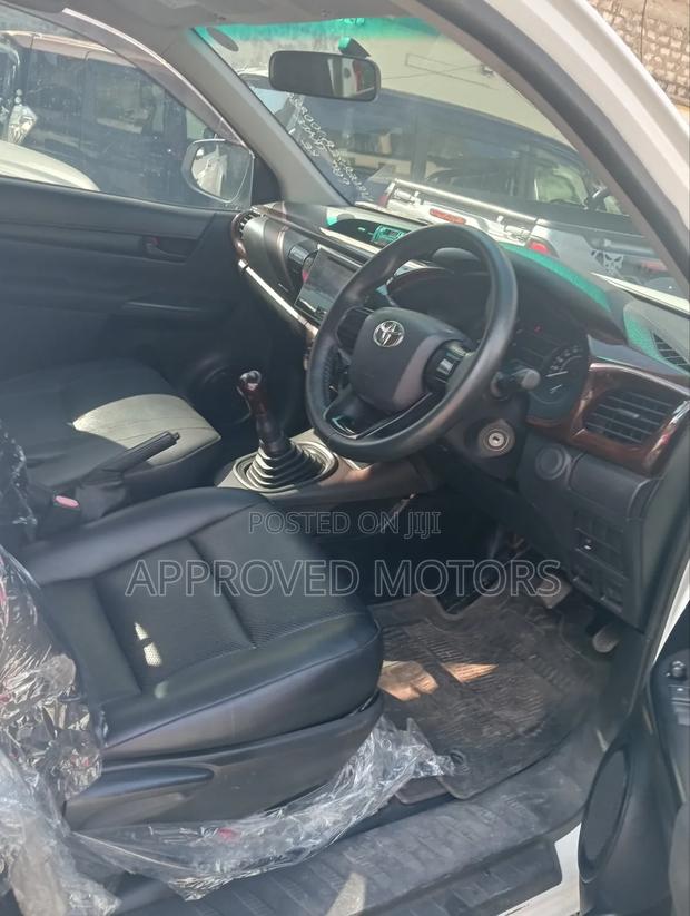 Toyota Hilux 2019 White
