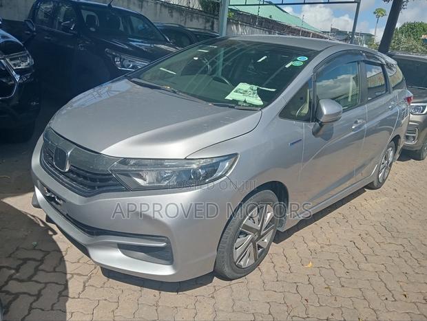 Honda Fit Shuttle 2019 Silver
