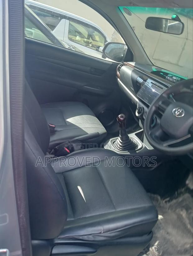 Toyota Hilux 2019 Silver