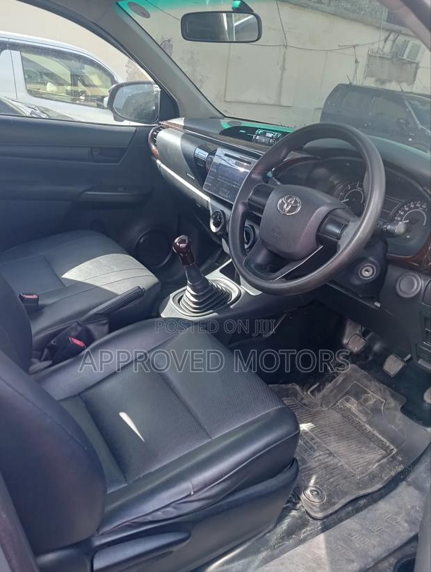 Toyota Hilux 2019 Silver