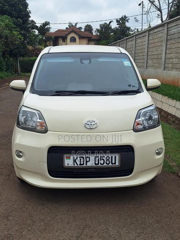 Toyota Porte 1.5 FWD 2017 Yellow