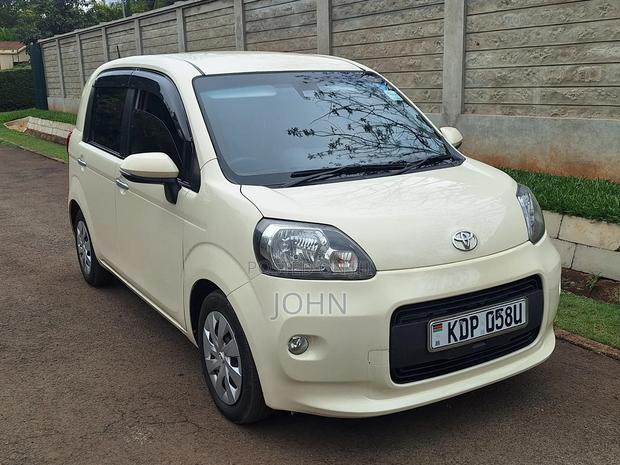 Toyota Porte 1.5 FWD 2017 Yellow