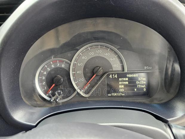 Toyota Vitz 2015 Silver