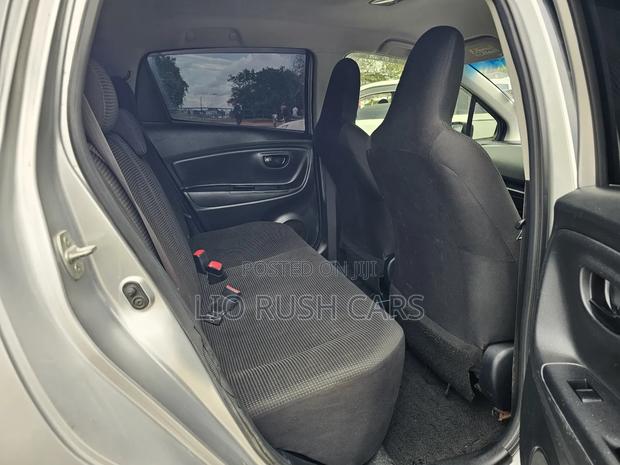 Toyota Vitz 2015 Silver