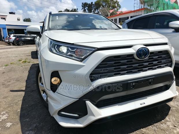 Toyota RAV4 Hybrid 2020 White