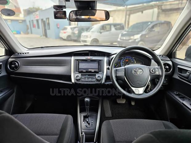 Toyota Corolla Fielder 2018 Silver