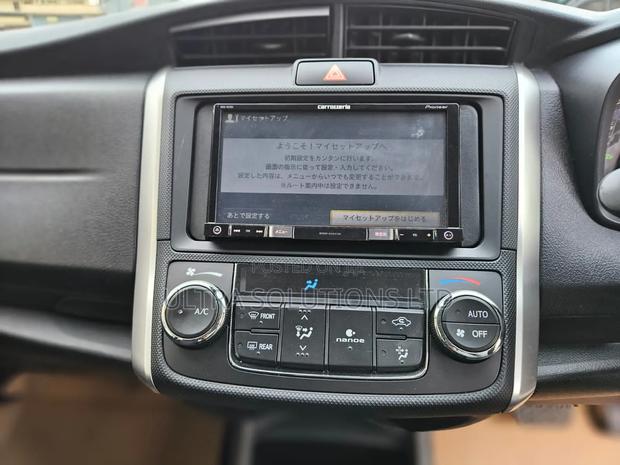 Toyota Corolla Fielder 2018 Silver