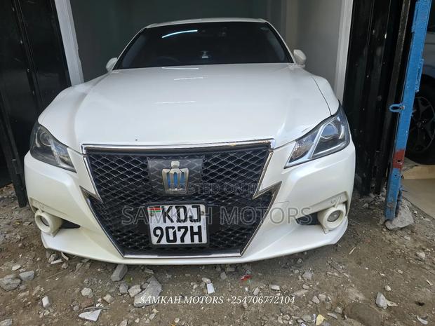 Toyota Crown 2017 White