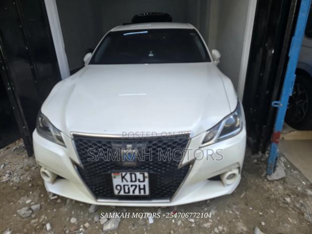 Toyota Crown 2017 White