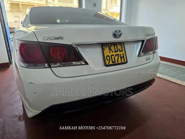 Toyota Crown 2017 White
