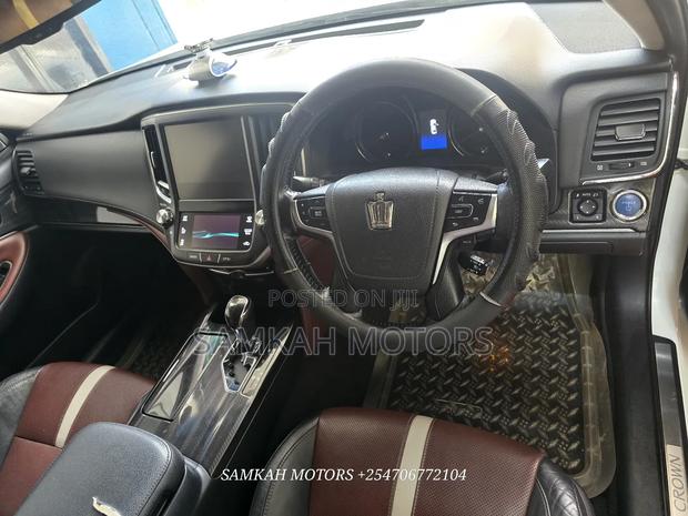 Toyota Crown 2017 White