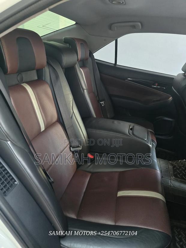 Toyota Crown 2017 White