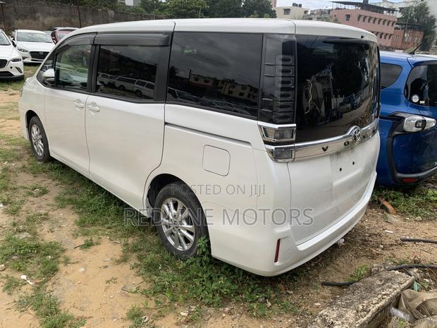 Toyota Voxy 2018 White