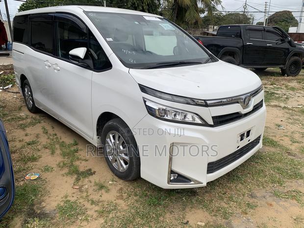 Toyota Voxy 2018 White