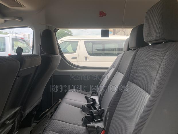 Toyota HiAce 2019 White