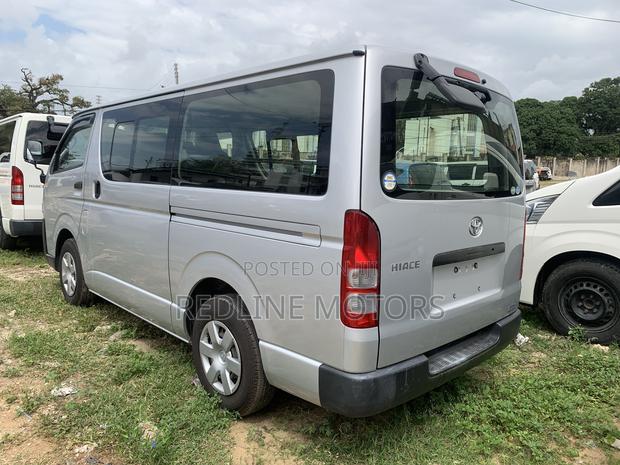 Toyota HiAce 2018 Silver