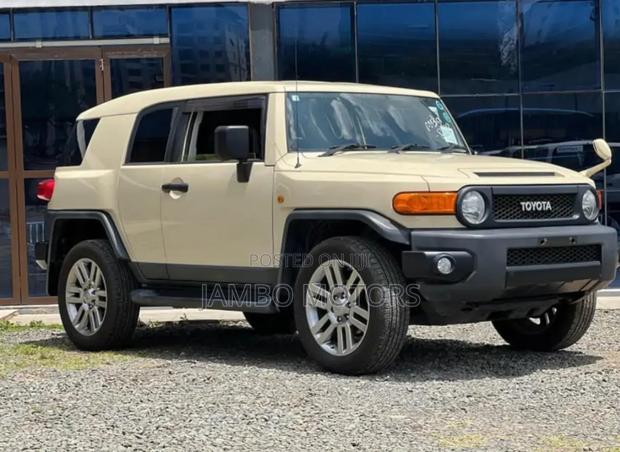 Toyota FJ Cruiser 2019 Beige