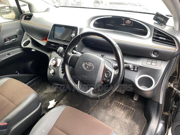 Toyota Sienta 2018 Black