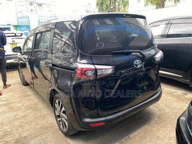 Toyota Sienta 2018 Black
