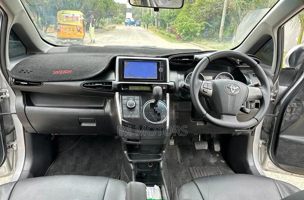 Toyota Wish 2017 Silver