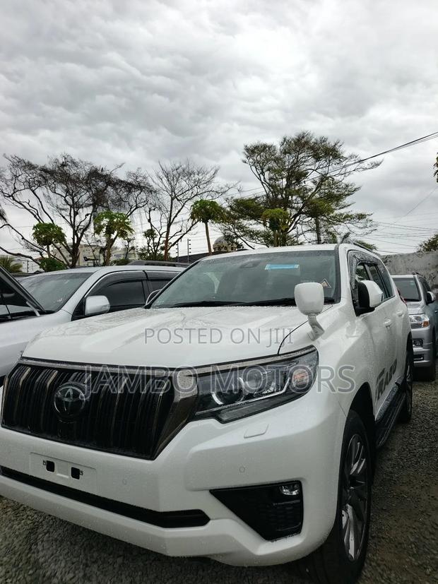 Toyota Land Cruiser Prado 2.8 2022 White