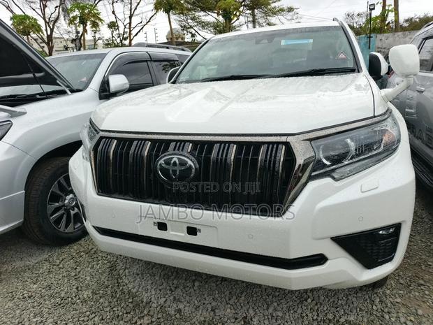 Toyota Land Cruiser Prado 2.8 2022 White