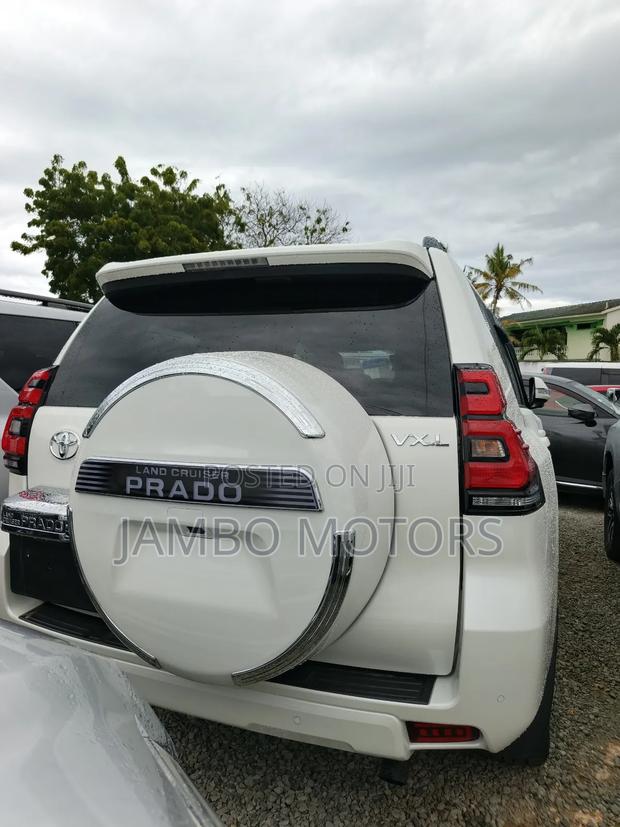 Toyota Land Cruiser Prado 2.8 2022 White