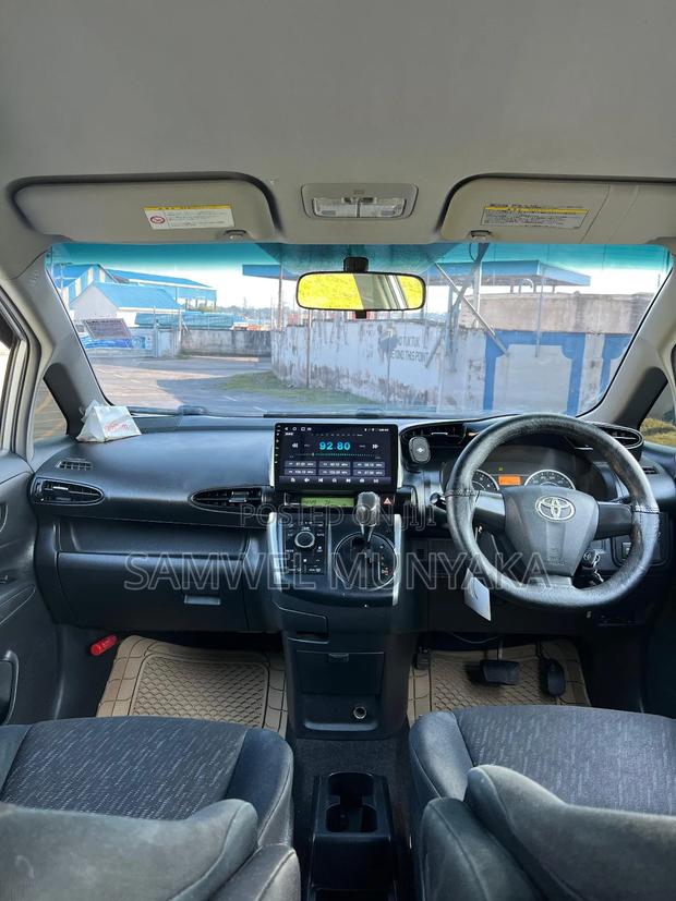 Toyota Wish 2012 Silver